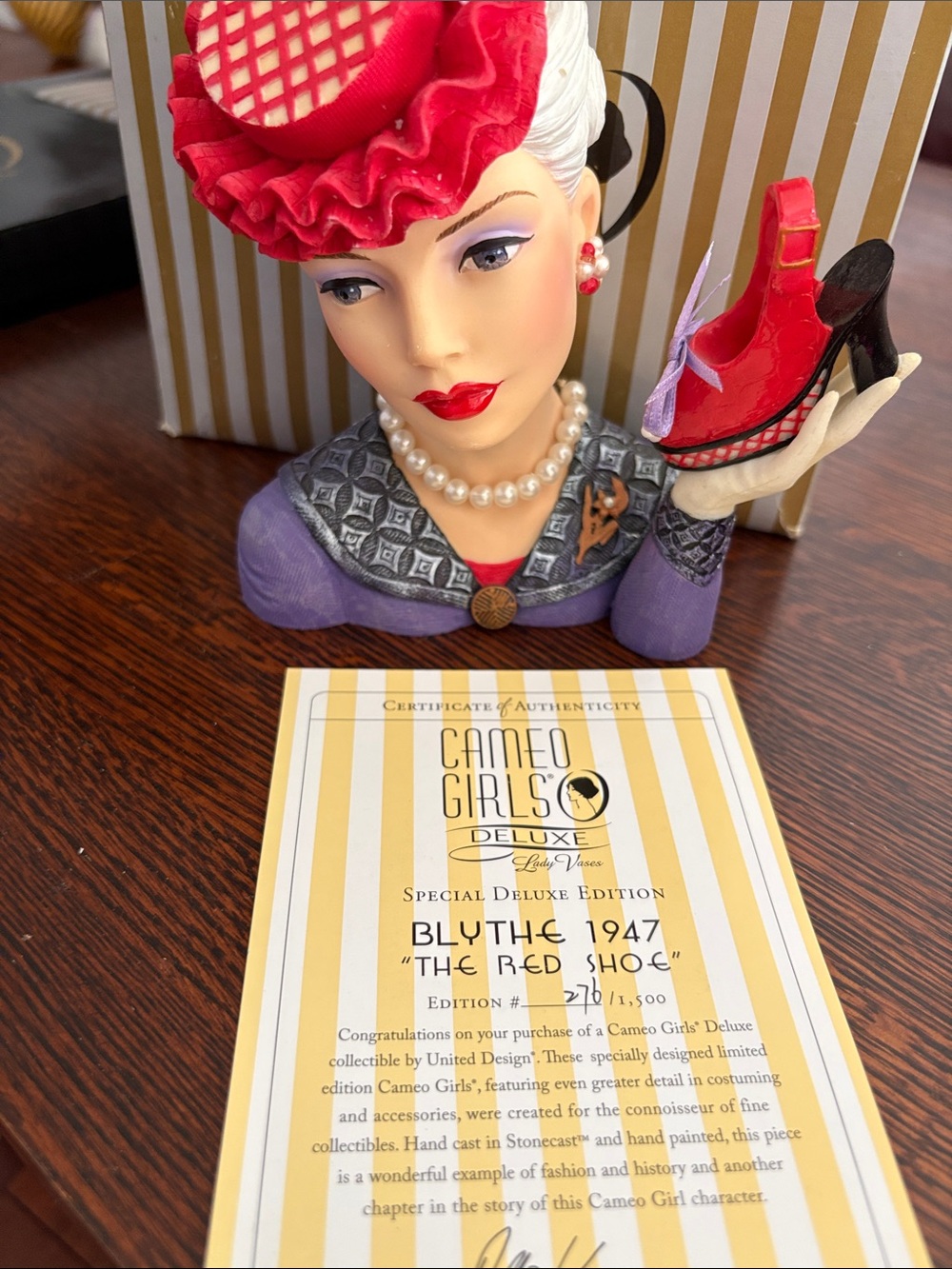 Cameo Girls Deluxe 'The Red Shoe' Decorative Bust Blythe 1947 Ldy head Vase